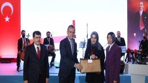 MINISTER ÖZER MET WITH TEACHERS COMING FROM 81 CITIES
