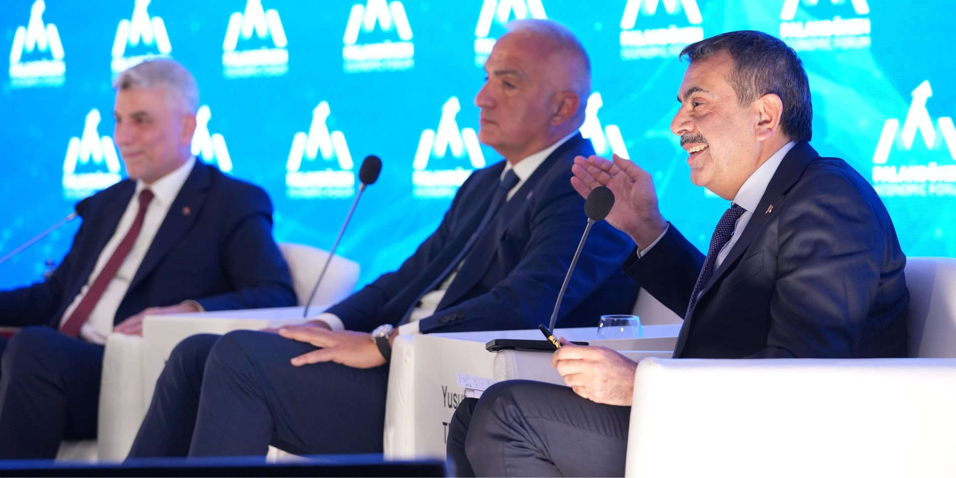 BAKAN TEKİN, PALANDÖKEN EKONOMİ FORUMU'NA KATILDI